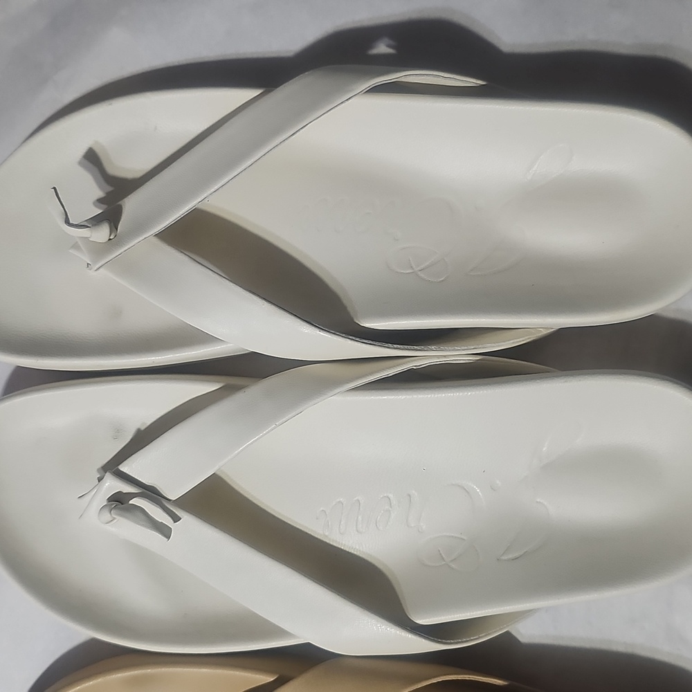 J. Crew Women's Cream And White Flip Flops You Get Both Pairs - Picture 7 of 11